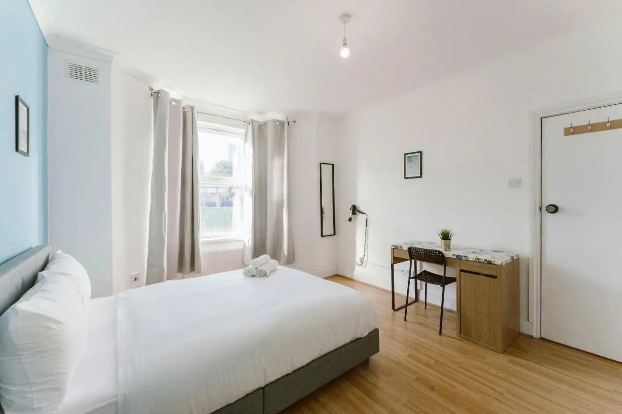 Stratford Cosy Rooms - 37 London Guest house